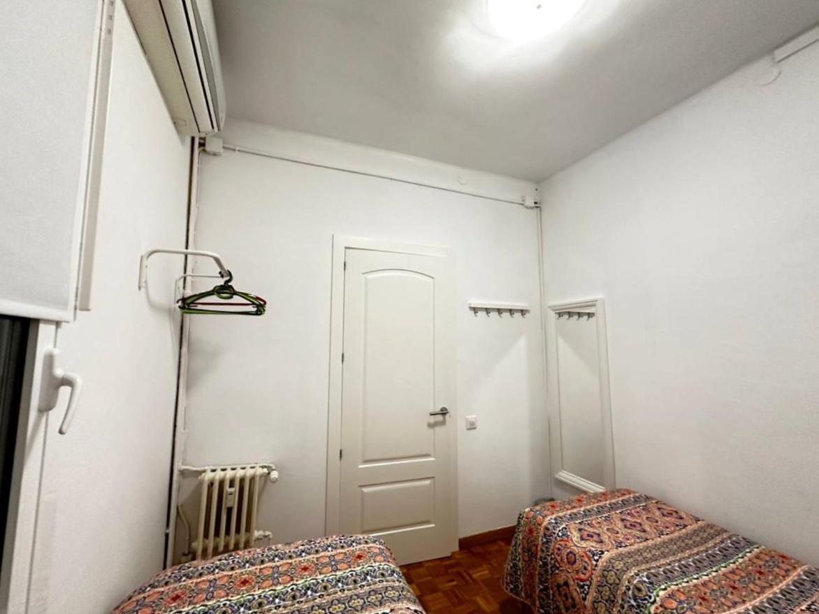 Rooms Nuevo Roger Барселона Екстериор снимка