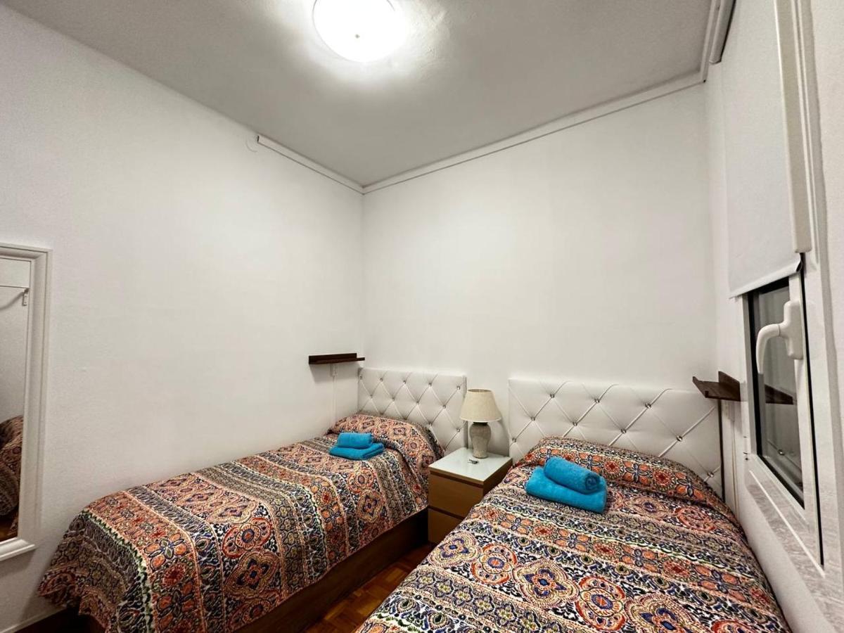 Rooms Nuevo Roger Барселона Екстериор снимка